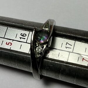 Elegant Silver Ring with Iridescent Stone